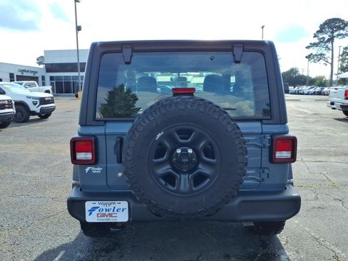 Used 2024 Jeep Wrangler Sport AWD/4WD image 4