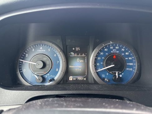 Used 2017 Toyota Sienna XLE image 10