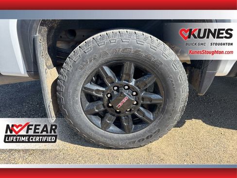 Used 2025 GMC Sierra 2500 AT4 AWD/4WD image 14