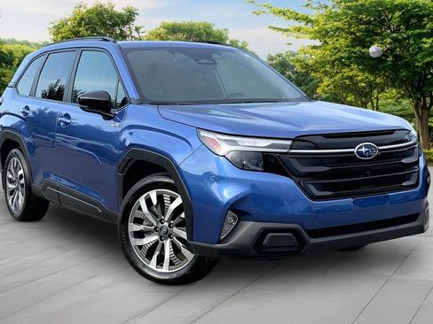 Used 2025 Subaru Forester Touring w/ Touring Package AWD/4WD image 3