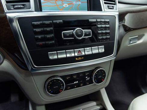 Used 2015 Mercedes-Benz GL 450 4MATIC image 19