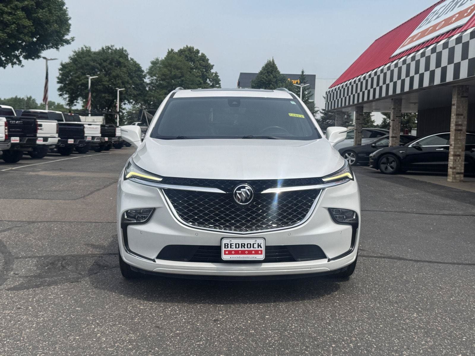 Used 2023 Buick Enclave Avenir w/ Avenir Technology Package AWD/4WD image 2