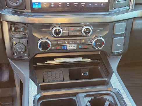 Certified 2025 Ford F350 Lariat w/ Lariat Ultimate Package AWD/4WD image 32