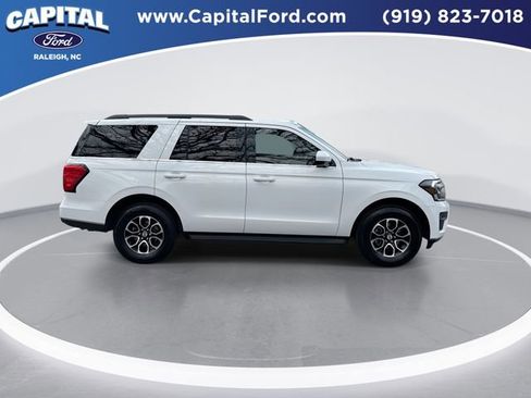 Certified 2024 Ford Expedition XLT image 9