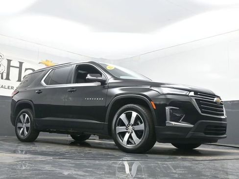 Used 2023 Chevrolet Traverse LT w/ LT Premium Package image 2
