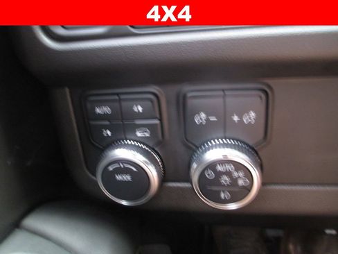 Used 2021 GMC Yukon SLT w/ SLT Luxury Package AWD/4WD image 28