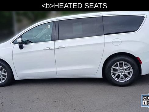 Used 2023 Chrysler Pacifica Touring-L FWD image 8