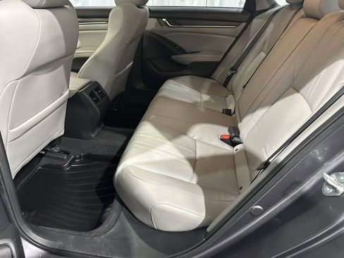 Used 2018 Honda Accord Touring image 10