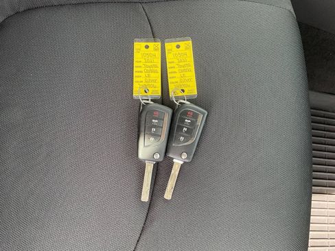 Used 2021 Toyota Corolla LE FWD image 50