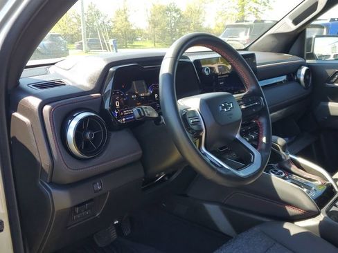 Used 2024 Chevrolet Colorado Z71 w/ Z71 Convenience Package 2 AWD/4WD image 8