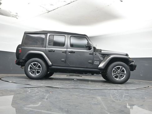 Used 2018 Jeep Wrangler Unlimited Sahara image 32