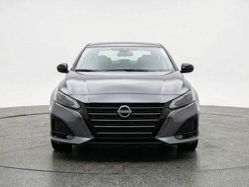 Used 2025 Nissan Altima 2.5 SV image 2