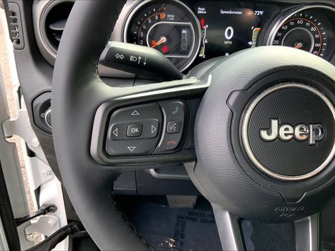 Used 2023 Jeep Gladiator Sport AWD/4WD image 21