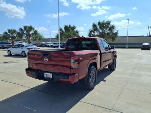 Used 2025 Nissan Frontier SV image 5