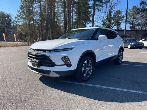 Used 2025 Chevrolet Blazer LT AWD/4WD image 2