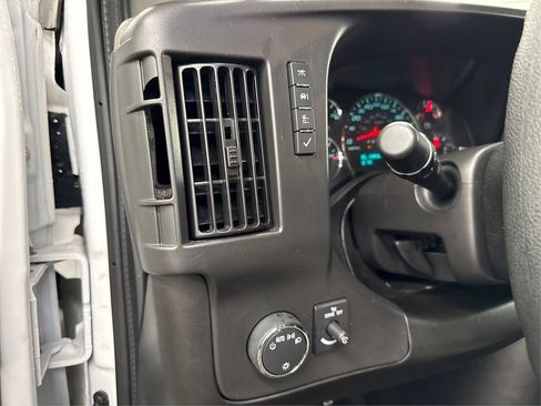 Used 2025 GMC Savana 3500 LT w/ LT Preferred Equipment Group image 31