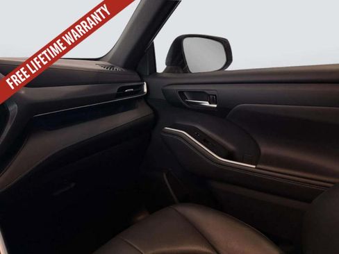 Used 2021 Toyota Highlander XSE FWD image 29