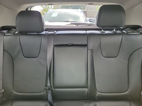 Used 2023 Buick Encore GX Essence w/ Experience Buick Package FWD image 16