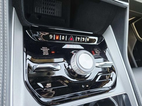 New 2026 Jeep Grand Wagoneer Limited AWD/4WD image 33
