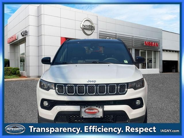 Used 2023 Jeep Compass Limited AWD/4WD image 2