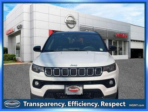Used 2023 Jeep Compass Limited AWD/4WD image 2