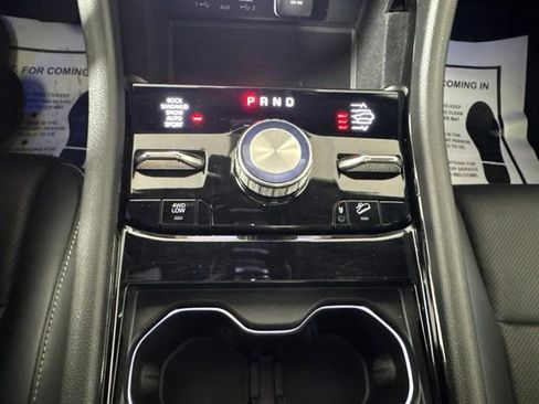 Used 2022 Jeep Grand Cherokee Overland w/ Luxury Tech Group IV AWD/4WD image 17