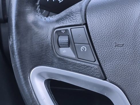Used 2013 Chevrolet Captiva Sport LTZ FWD image 25