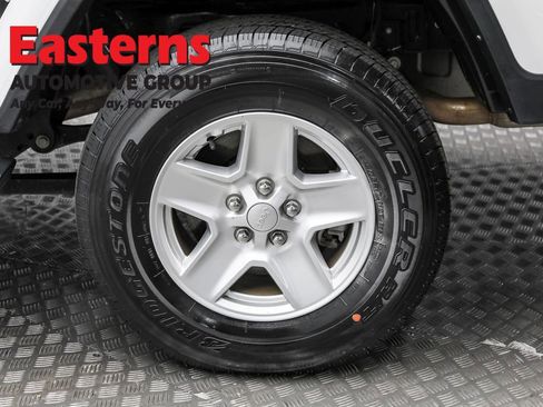 Used 2023 Jeep Gladiator Sport image 8