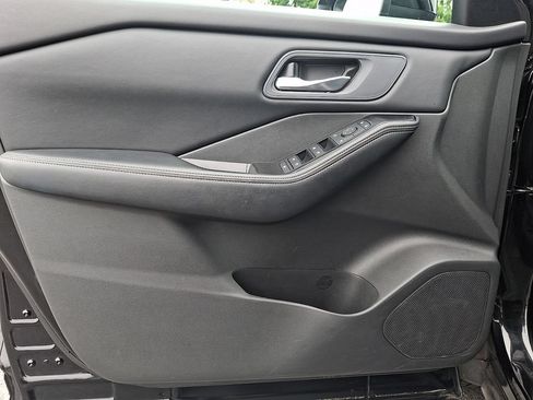 Used 2025 Nissan Rogue SV AWD/4WD image 12