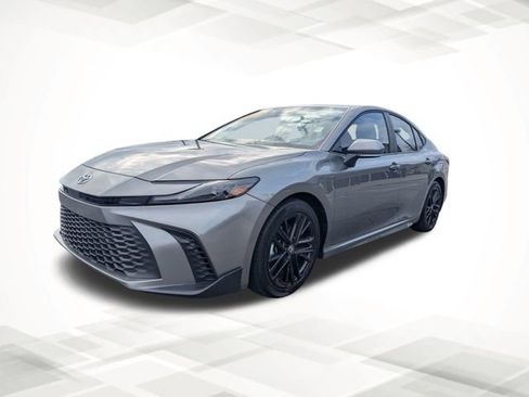 Used 2025 Toyota Camry XLE image 7