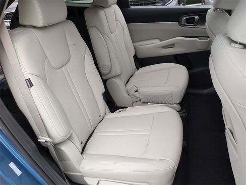 Certified 2025 Kia Sorento EX image 25