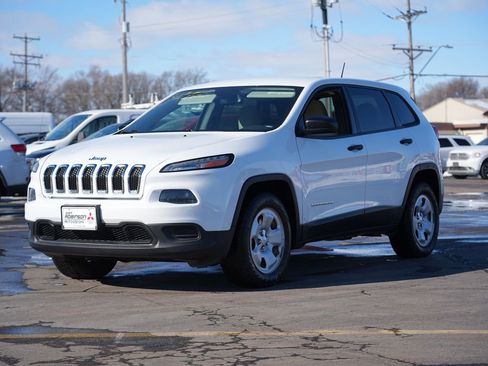 Used 2016 Jeep Cherokee Sport image 7