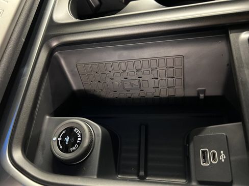 New 2025 Ford Expedition Active image 17