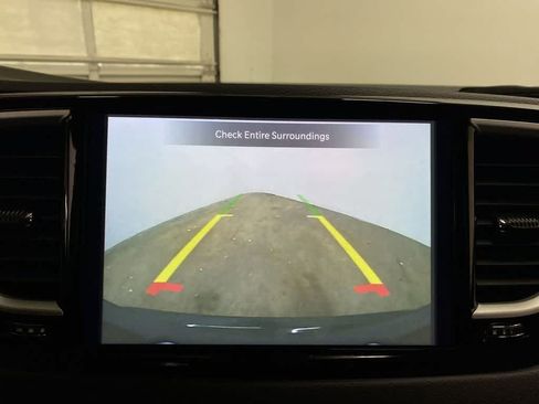 Used 2024 Chrysler Pacifica Touring-L FWD image 26