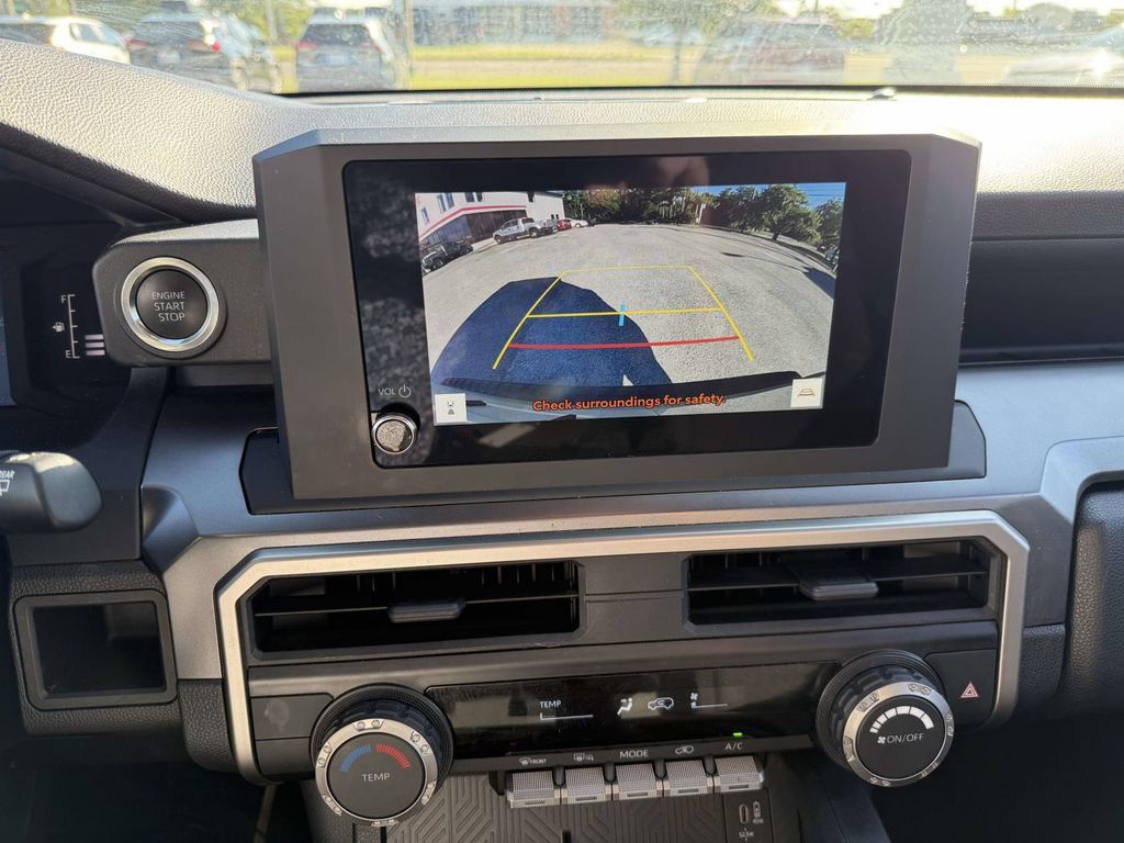 Certified 2025 Toyota 4Runner SR5 AWD/4WD image 15