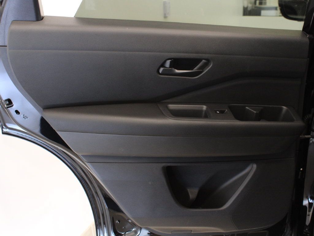 Used 2024 Nissan Pathfinder SV FWD image 28