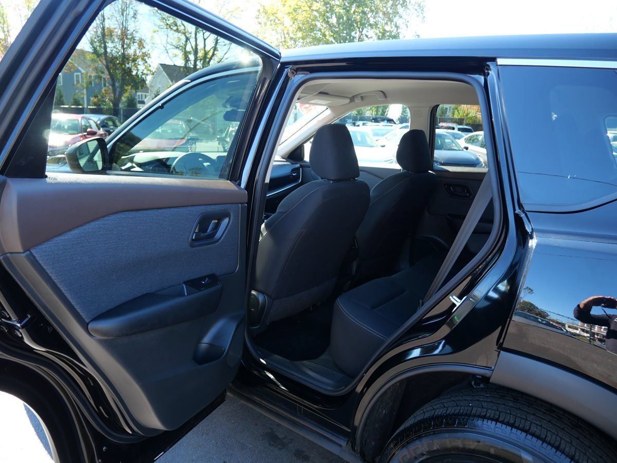 Used 2023 Nissan Rogue S AWD/4WD image 26
