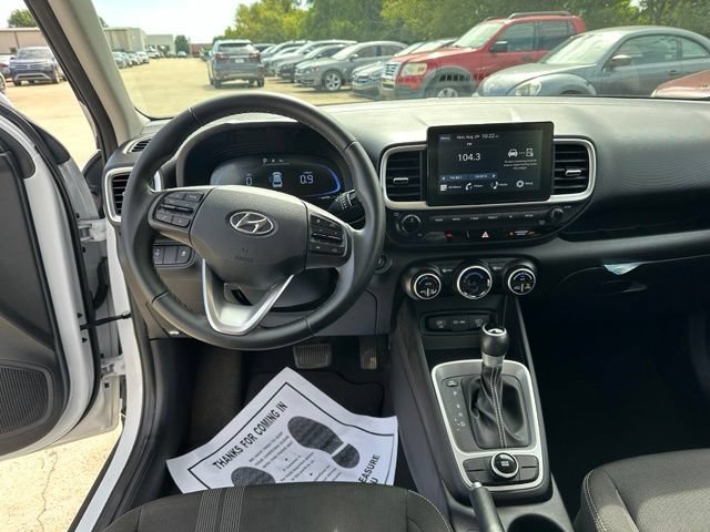 Used 2025 Hyundai Venue SEL FWD image 12