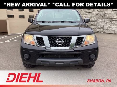 Used 2018 Nissan Frontier SV RWD image 2