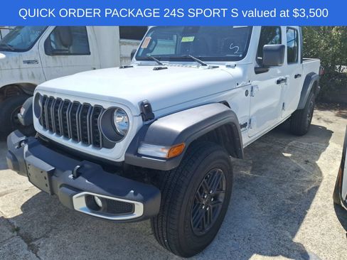 Used 2025 Jeep Gladiator Sport AWD/4WD image 3