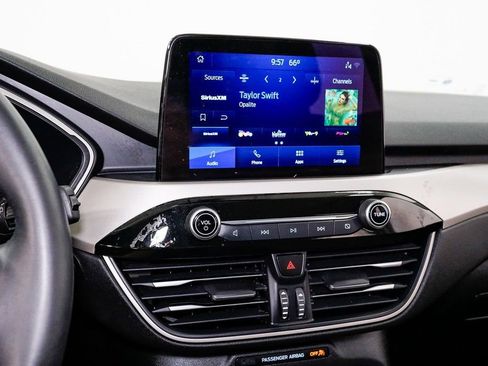 Used 2022 Ford Escape SE w/ SE Sport Appearance Package image 22