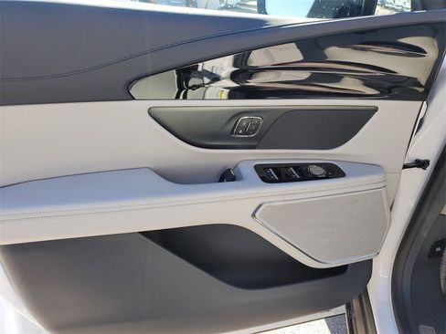 New 2026 Lincoln Nautilus Premier image 17