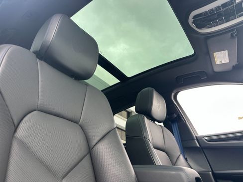 Certified 2023 Porsche Macan Turbo image 17