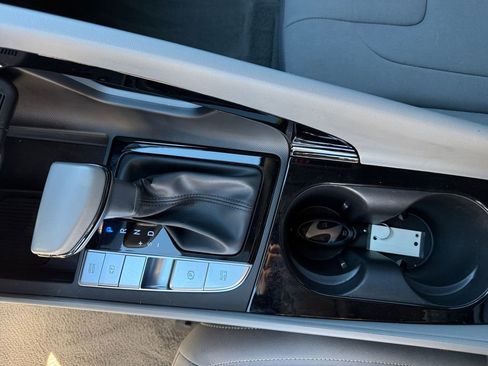 Used 2025 Hyundai Elantra SEL w/ Cargo Package image 23