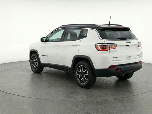 Used 2025 Jeep Compass Trailhawk image 5