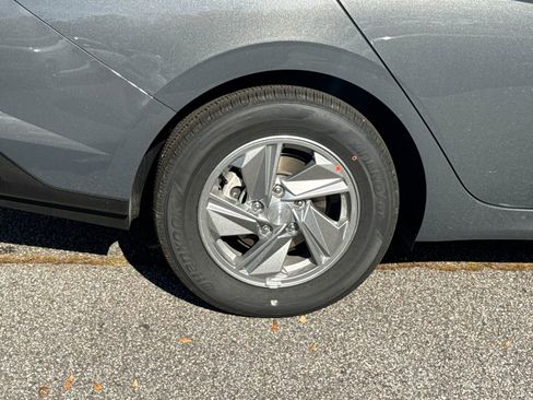 New 2026 Hyundai Elantra SE image 17