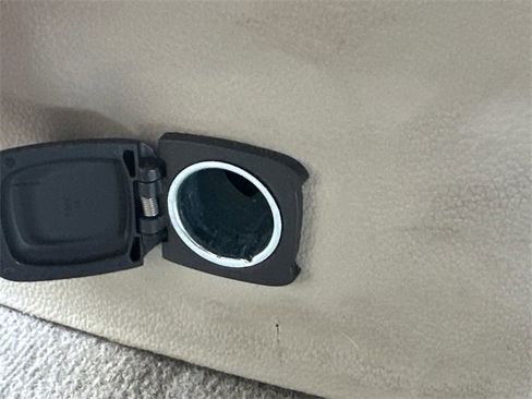 Used 2016 Cadillac Escalade Premium image 30