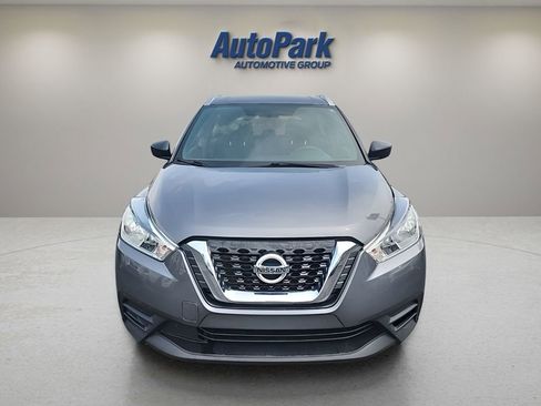 Used 2019 Nissan Kicks S FWD image 2