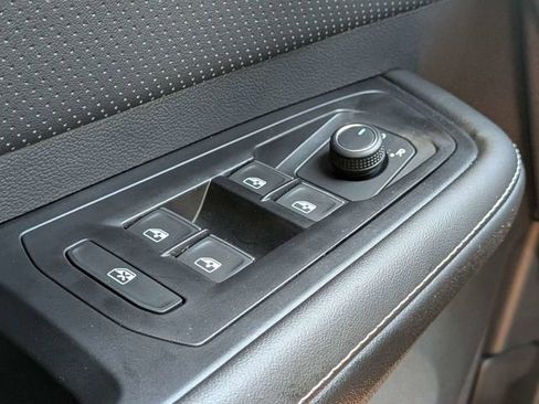 Certified 2025 Volkswagen Atlas Cross Sport SE FWD image 26
