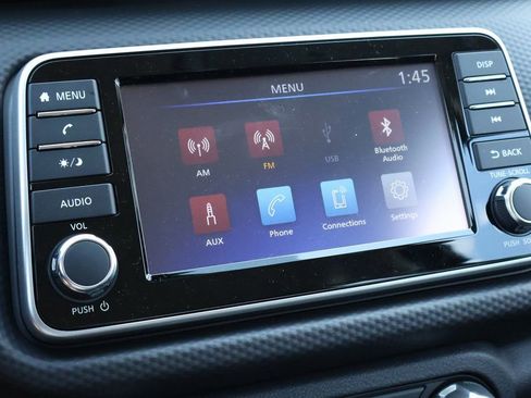 New 2025 Nissan Kicks Play S image 5